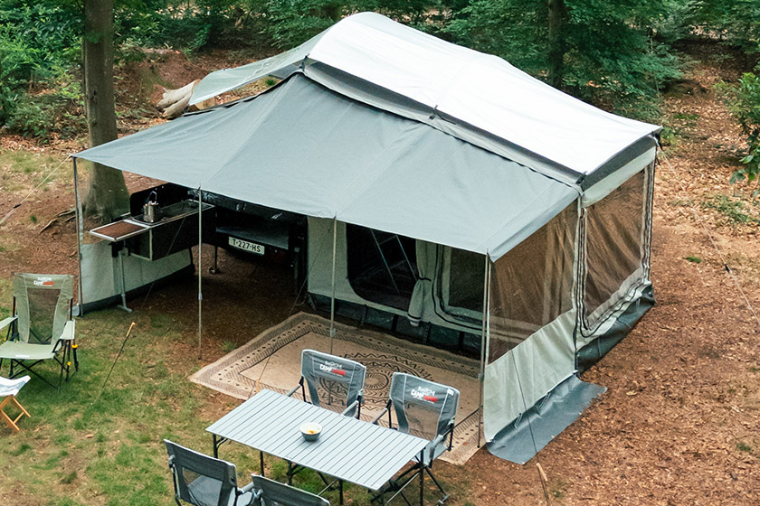 Pare-soleil LiteShade.
Le LiteShade est le pare-soleil rapide pour les campeurs qui bougent beaucoup. Installé en quelques minutes, léger et compact une fois emballé. Comprend deux parois latérales amovibles pour une protection supplémentaire.