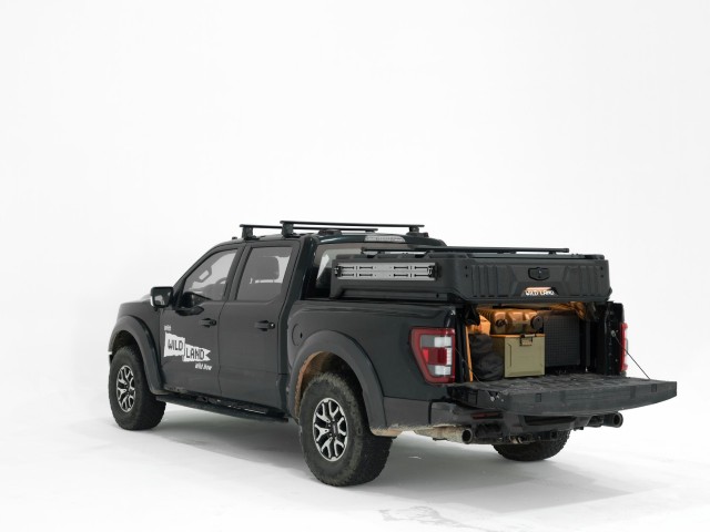 Hardtop WinTopper pour pick-up relevé, vue latérale avec vue sur la surface de chargement