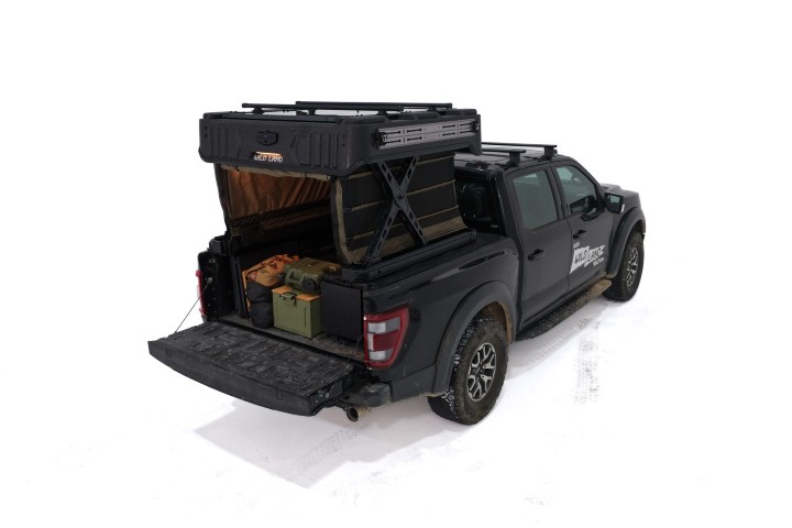 Ford F-150 avec hardtop WinTopper pour pick-up relevé et surface de chargement chargée